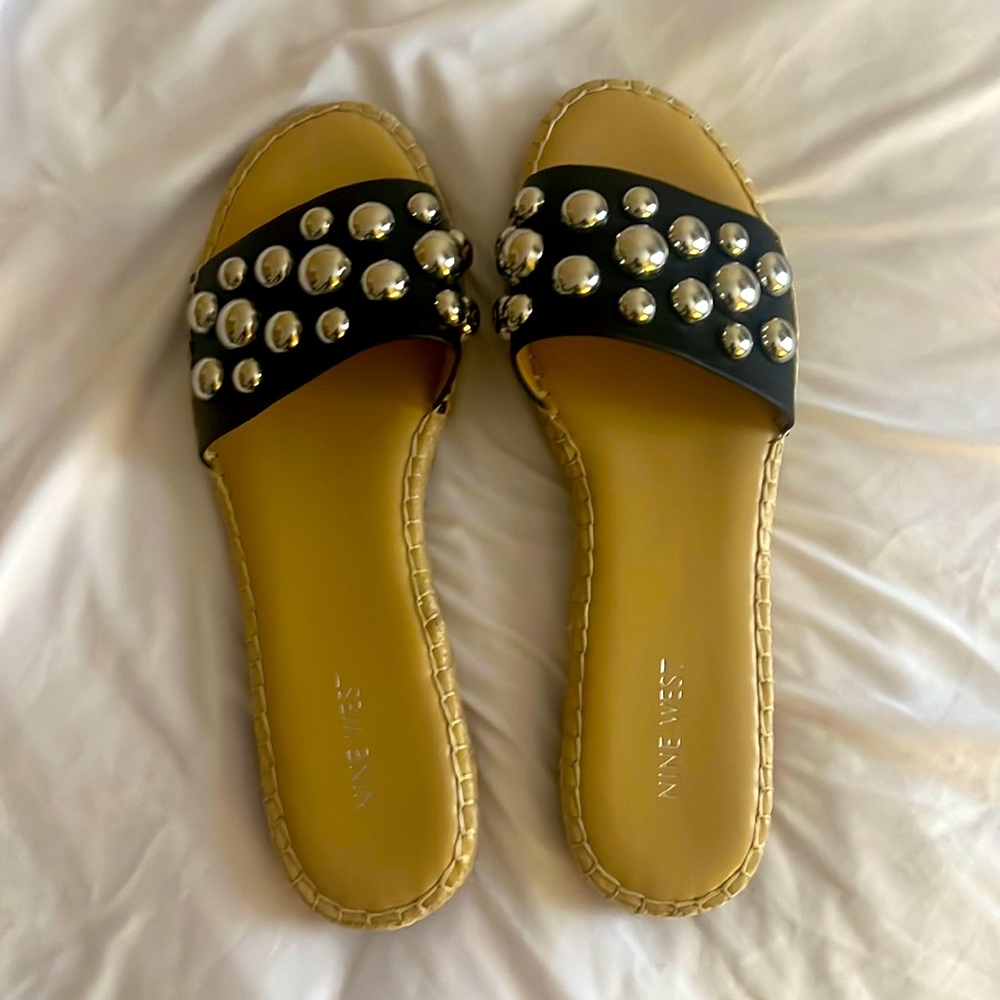 A Nine West sandals